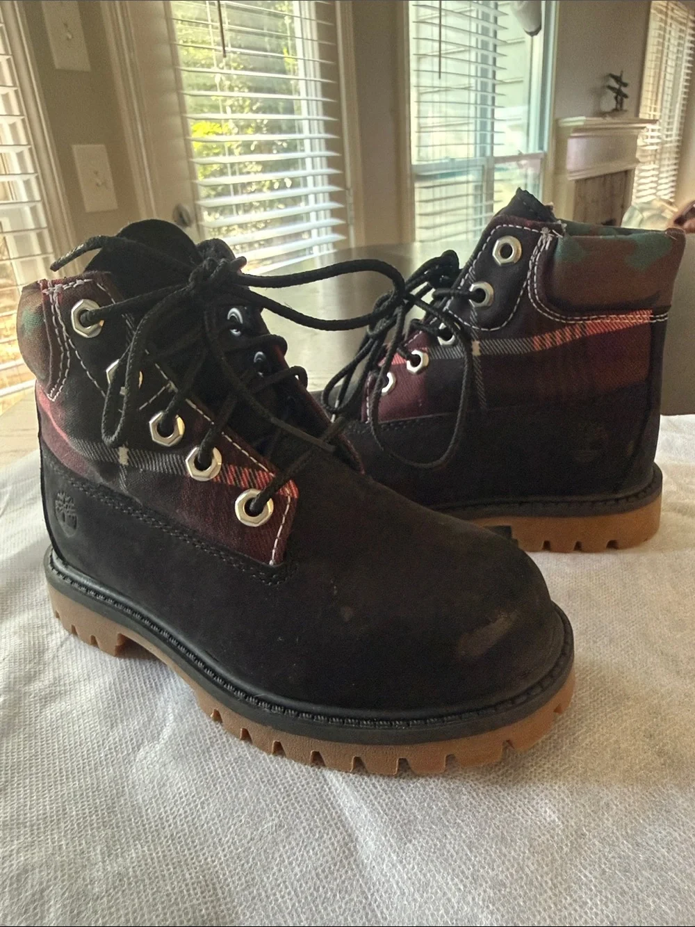 Timberland 6-Inch Heritage WaterProof Kids Camo-Trim Black Ankle Boots